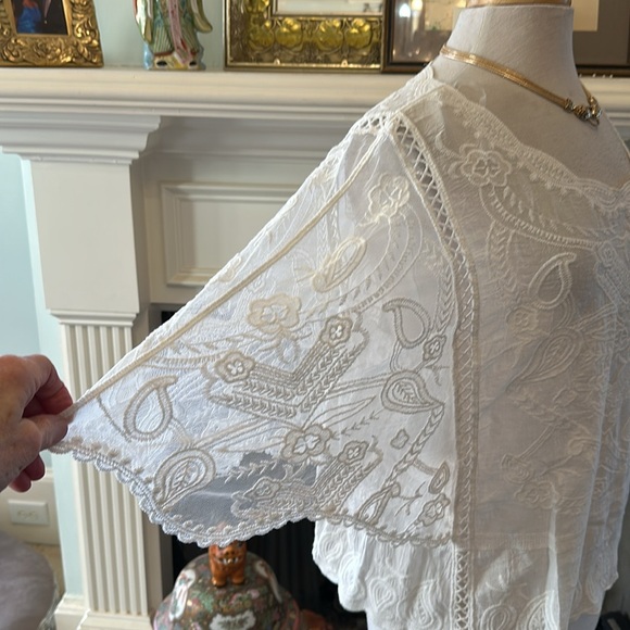 NWOT “Amber Shea” white crochet lace blouse - Picture 4 of 6